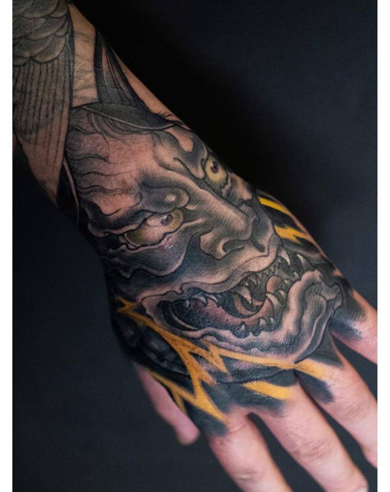 手背般若纹身图片_手臂手部老传统新传统纹身图案