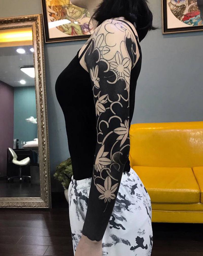 枫叶纹身图片_手臂老传统纹身图案