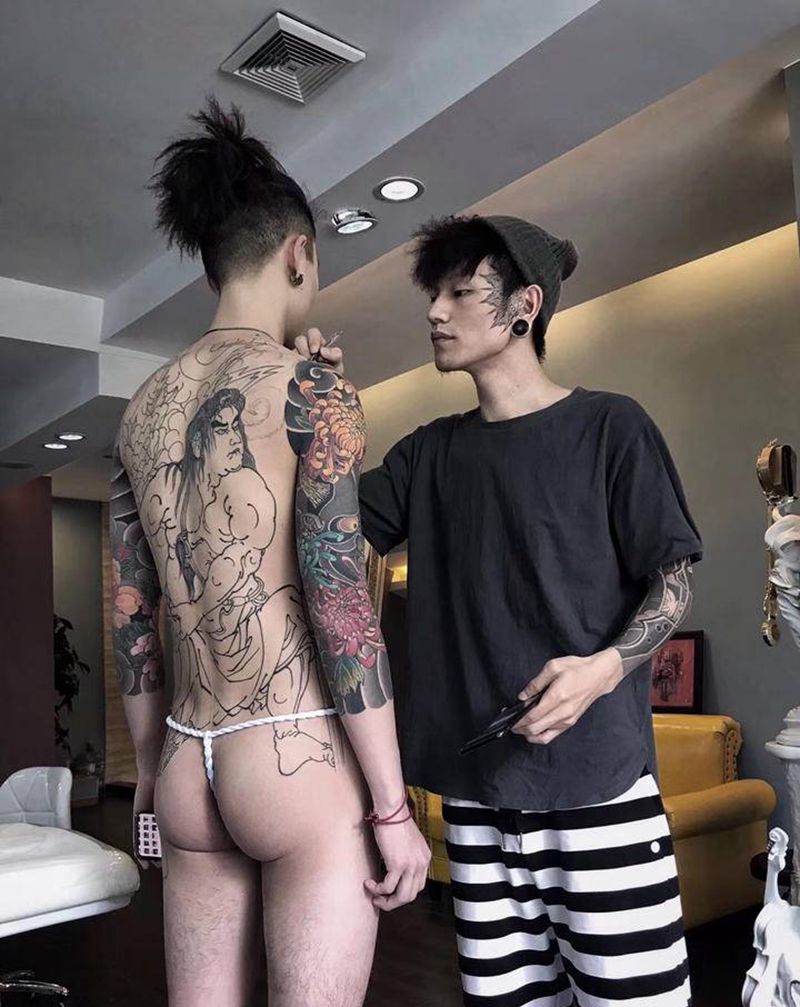 过程纹身图片_背部手臂老传统纹身图案