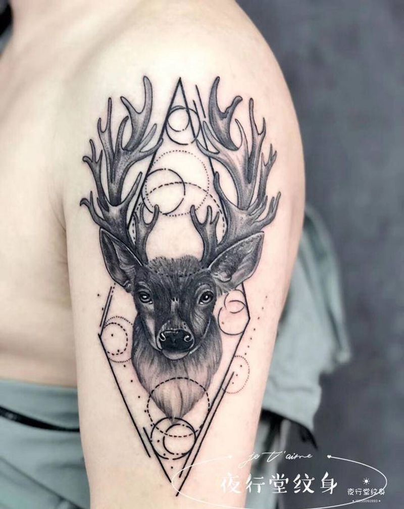 麋鹿纹身图片_手臂几何欧美写实纹身图案
