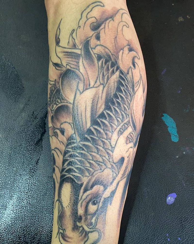 鱼➕满背线纹身图片_臀部背部新传统纹身图案