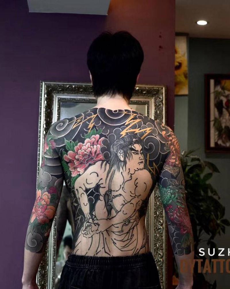 满背武士纹身图片_手臂手部新传统老传统纹身图案