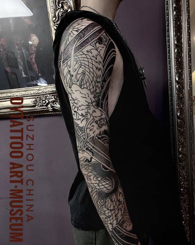 花臂龙纹身图片_手臂手部老传统新传统纹身图案