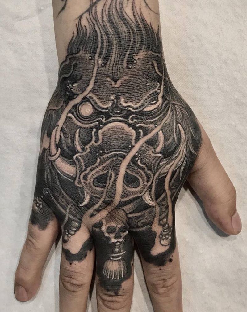 猪刚鬣纹身图片_手部新传统纹身图案