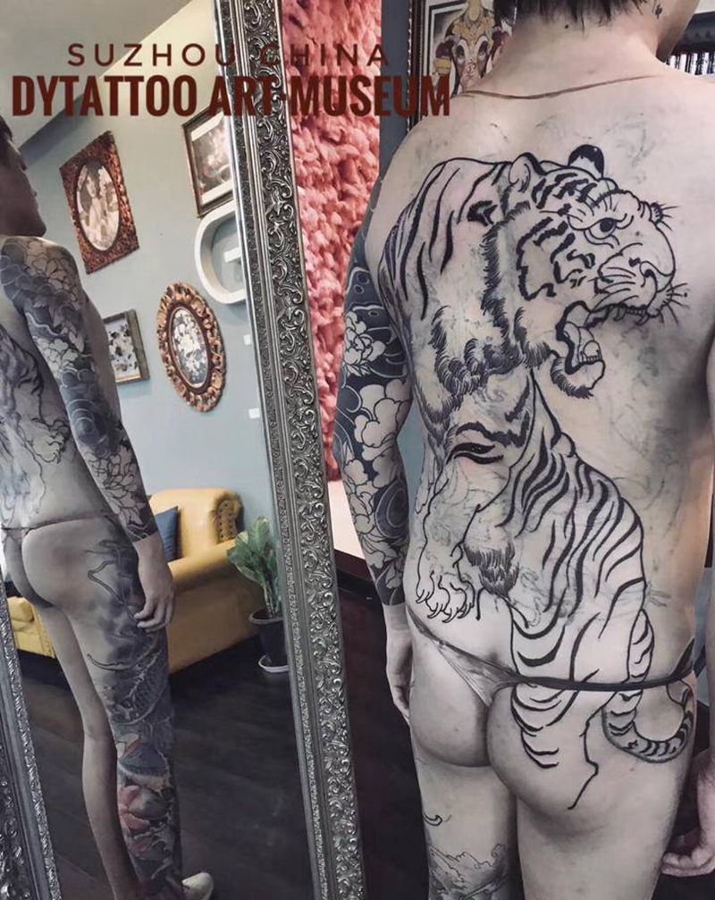 花臂纹身图片_手臂手部老传统纹身图案