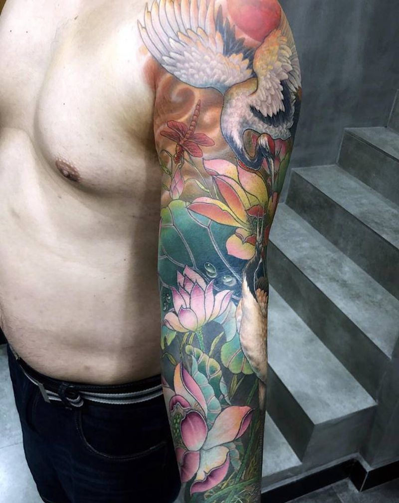 花臂仙鹤纹身图片_手臂新传统仙鹤云荷花纹身图案