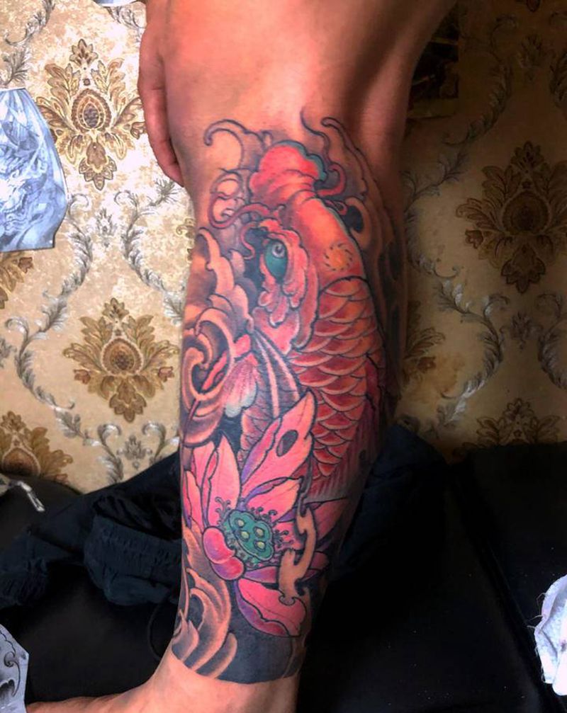 鱼纹身图片_腿部新传统纹身图案