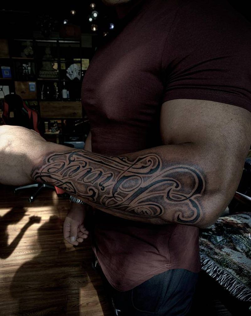 花体字纹身图片_手臂花体字纹身图案