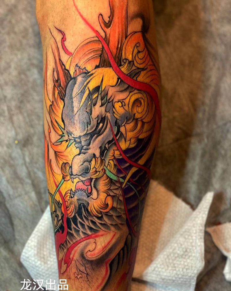 重彩麒麟纹身图片_腿部臀部新传统纹身图案