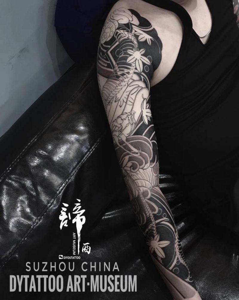 花臂蛇骨纹身图片_老传统新传统纹身图案