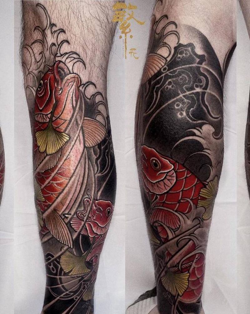 传统鲤鱼包小腿纹身图片_腿部老传统鲤鱼浪银杏叶纹身图案