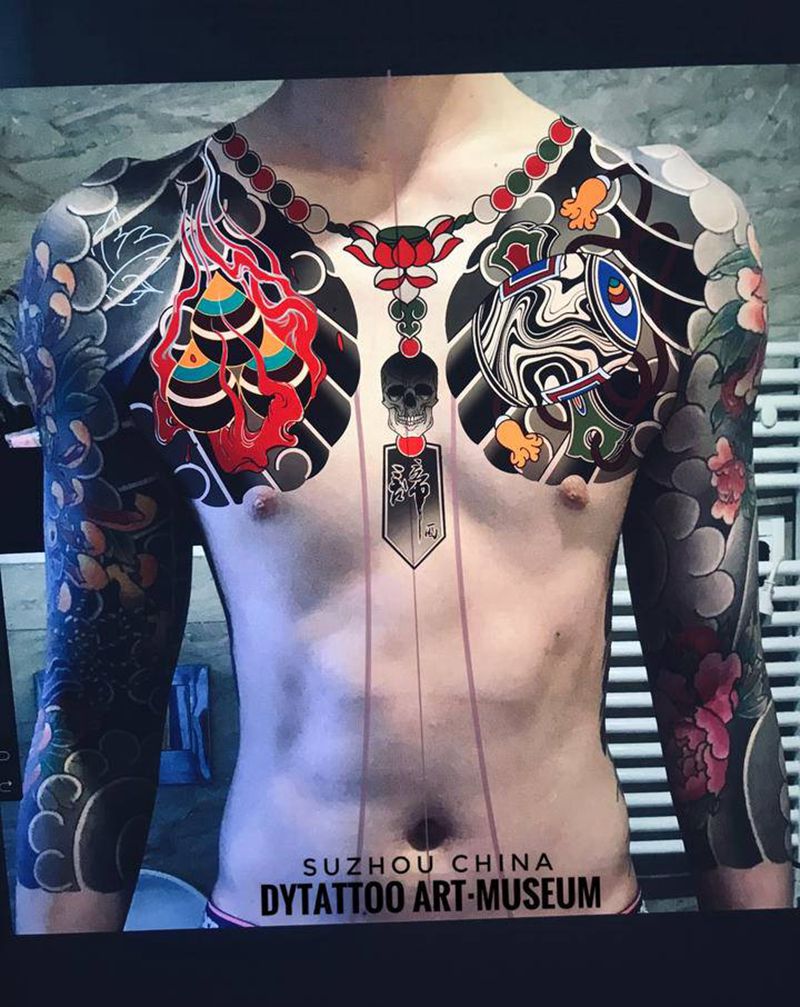 客稿纹身图片_胸部老传统纹身图案