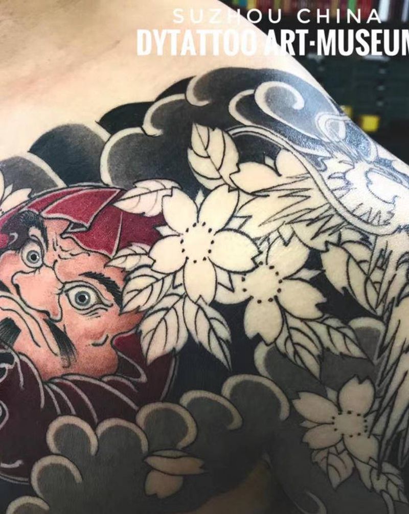 达摩蛋花臂龍纹身图片_胸部手臂老传统纹身图案