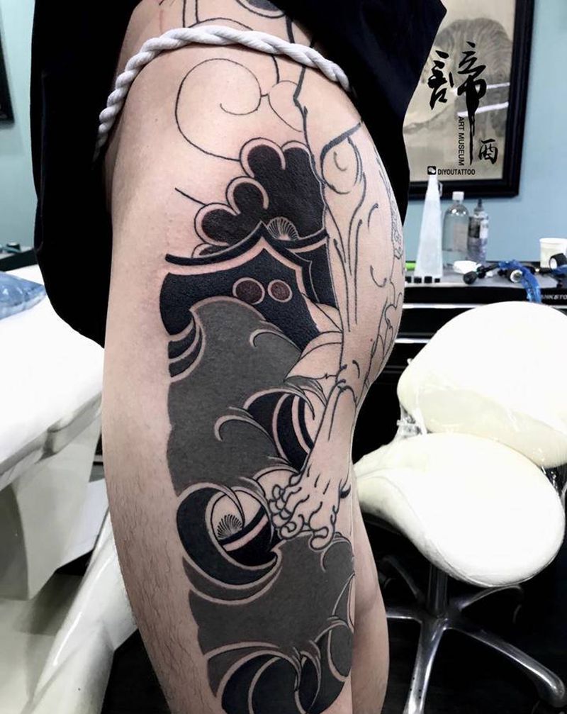 人物纹身图片_臀部老传统纹身图案