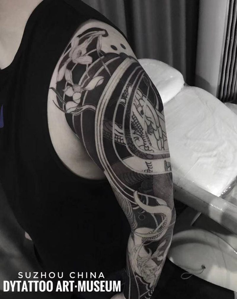 花臂纹身图片_手臂老传统纹身图案