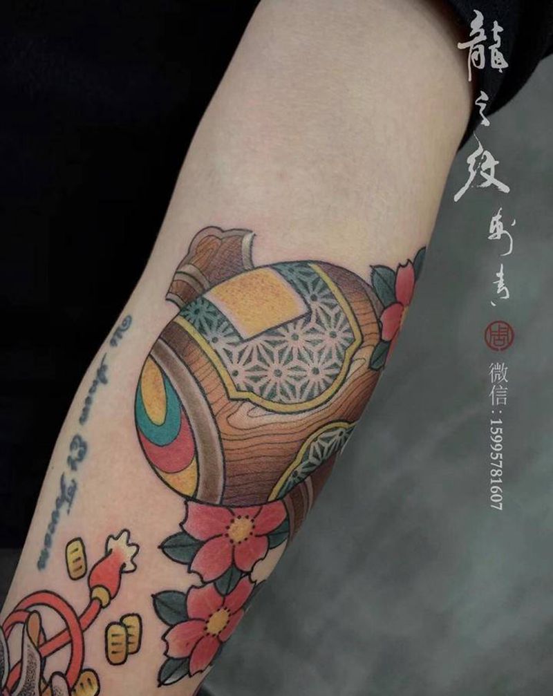 福锤纹身图片_手臂老传统纹身图案