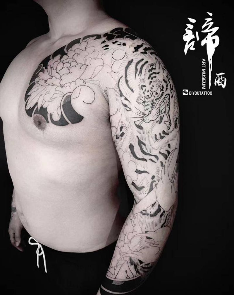 山君纹身图片_手臂胸部老传统纹身图案