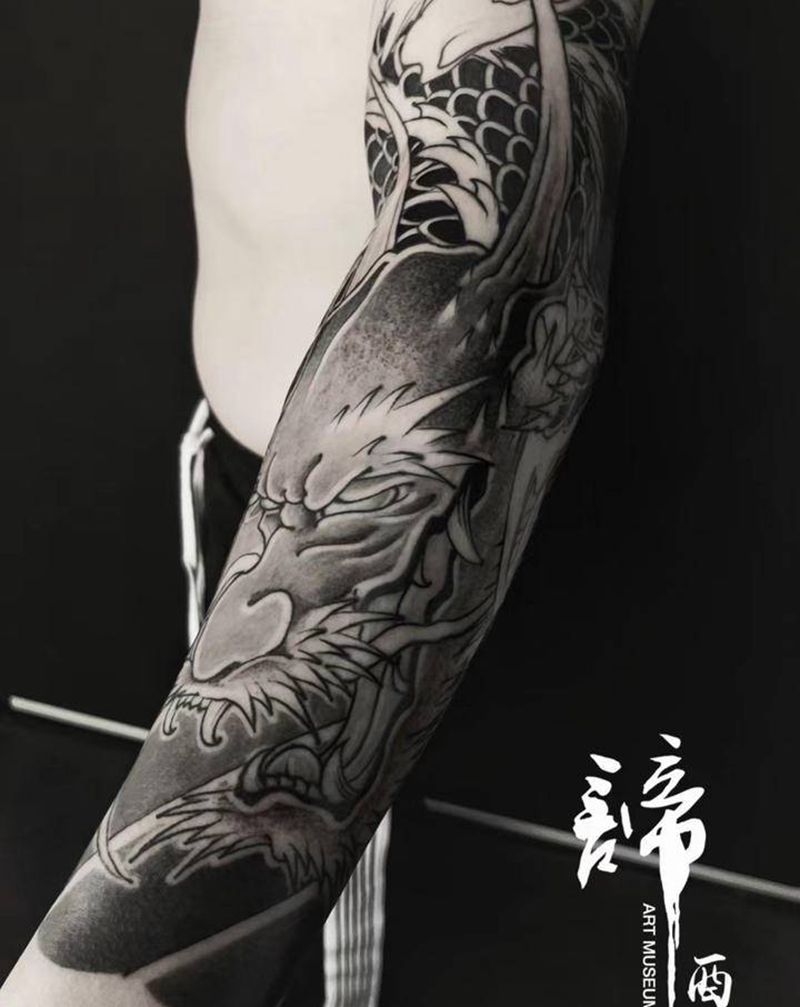 龙纹身图片_手臂老传统纹身图案