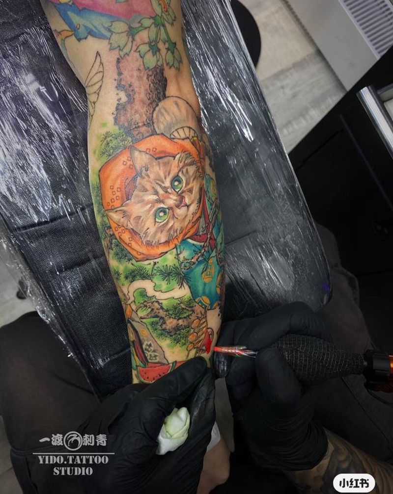 旅行猫花臂纹身图片_手臂水彩水墨纹身图案