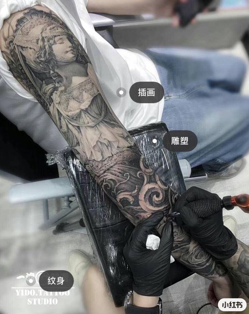 灰度雕塑花臂纹身图片_手臂欧美写实纹身图案