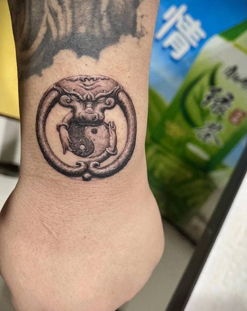 扭转乾坤纹身图片_手部欧美写实纹身图案