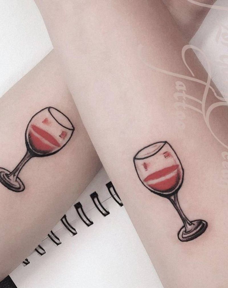 酒杯纹身图片_手臂水彩纹身图案