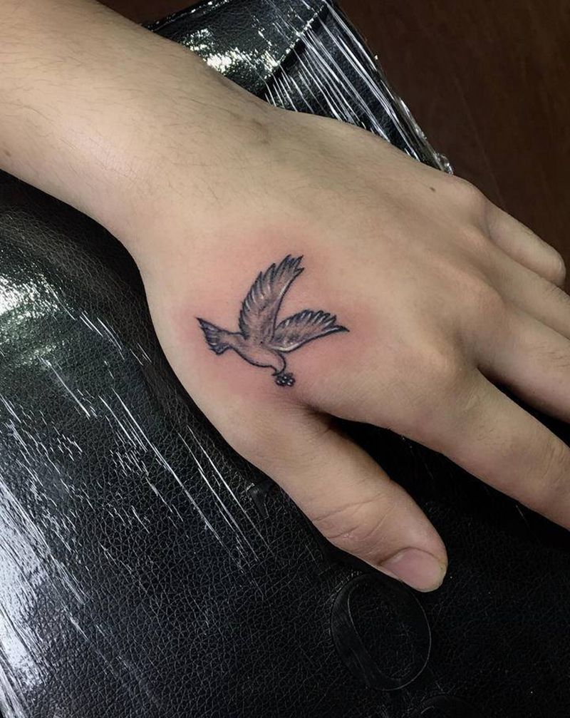 和平鸽纹身图片_手部纹身图案