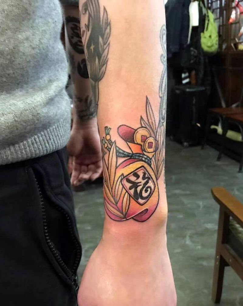 福袋纹身图片_Old School纹身图案