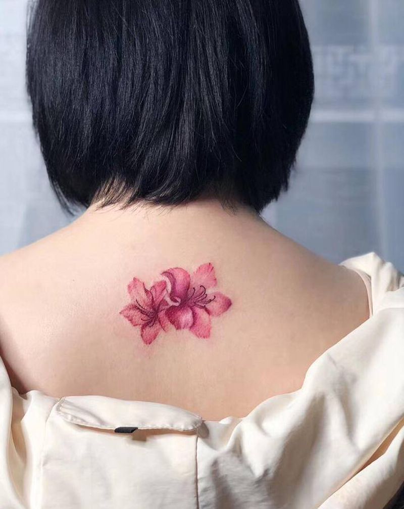 后背花纹身图片_背部水墨纹身图案