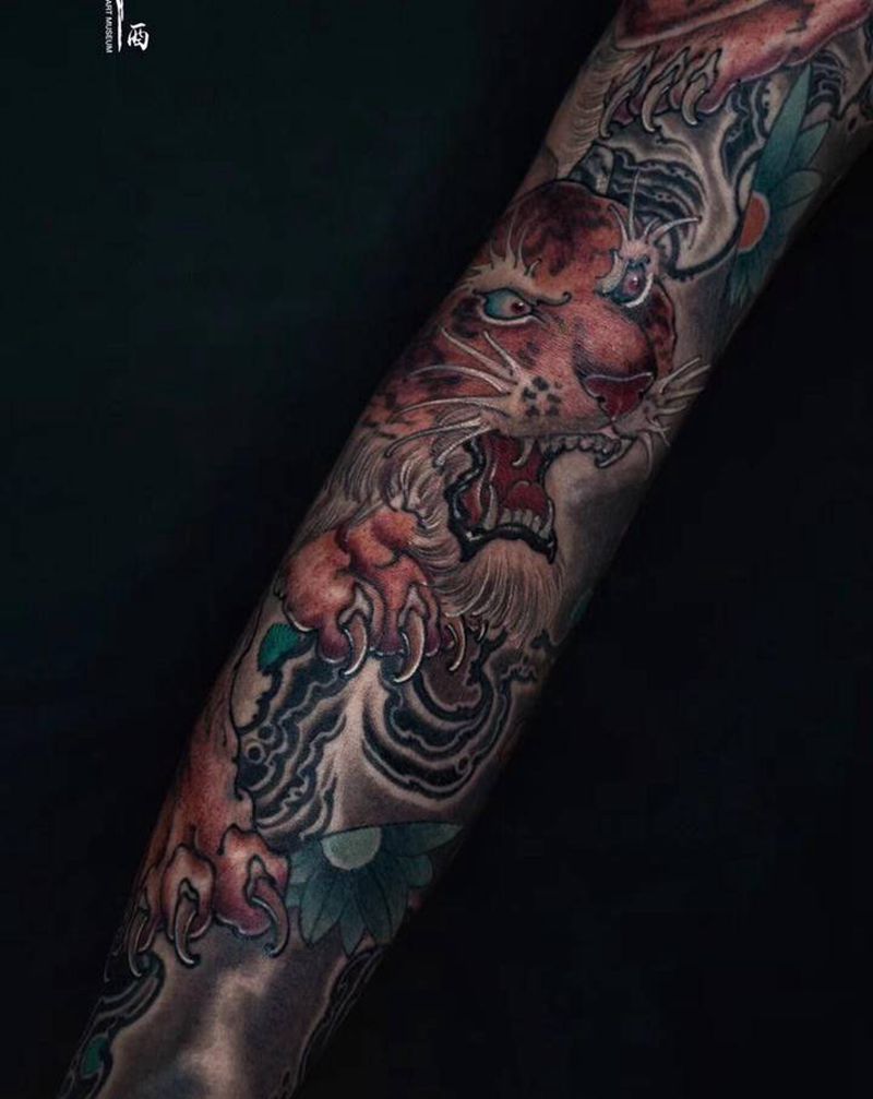 新传统老虎纹身图片_手臂新传统纹身图案