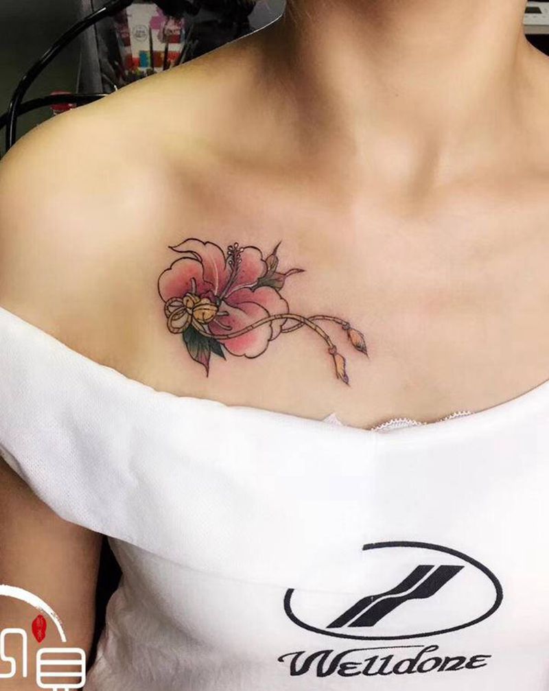 花纹身图片_胸部纹身图案