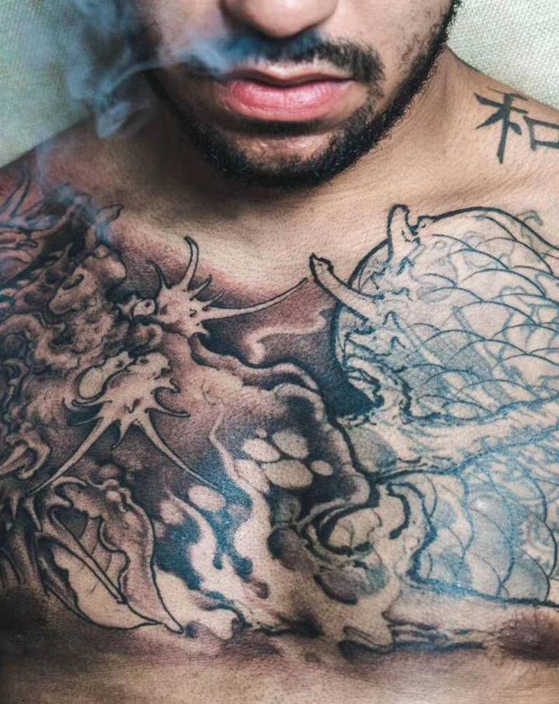 新传统花胸龙纹身图片_胸部新传统纹身图案