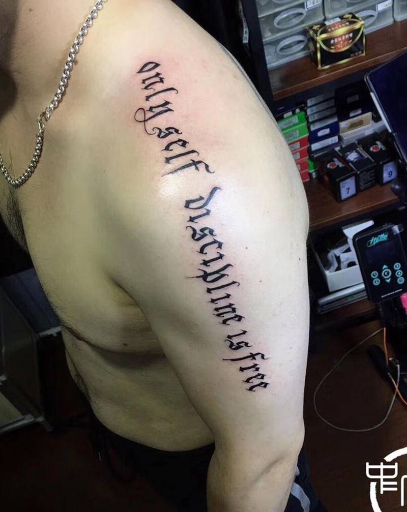 只有自律、才有自由纹身图片_手臂肩部纹身图案