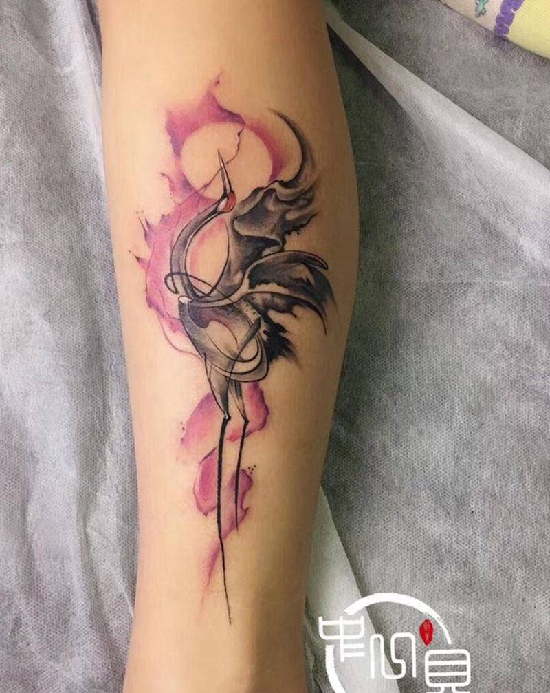 水墨鹤纹身图片_腿部纹身图案