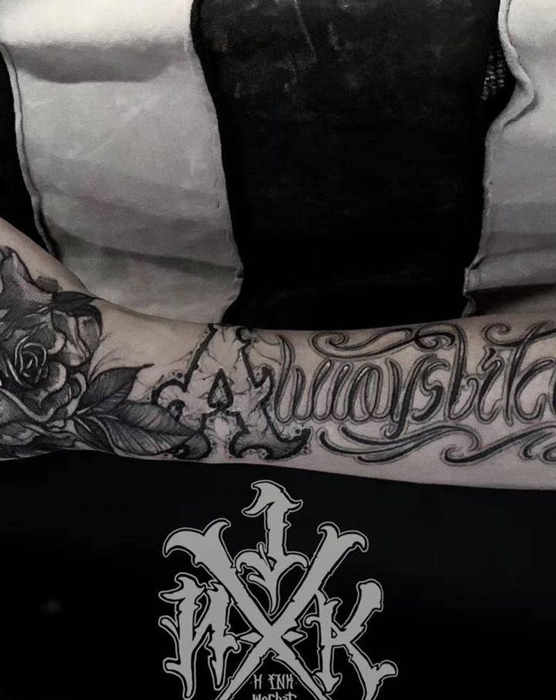 奇卡诺字体+手背花纹身图片_手臂手部花体字点刺暗黑原创纹身图案