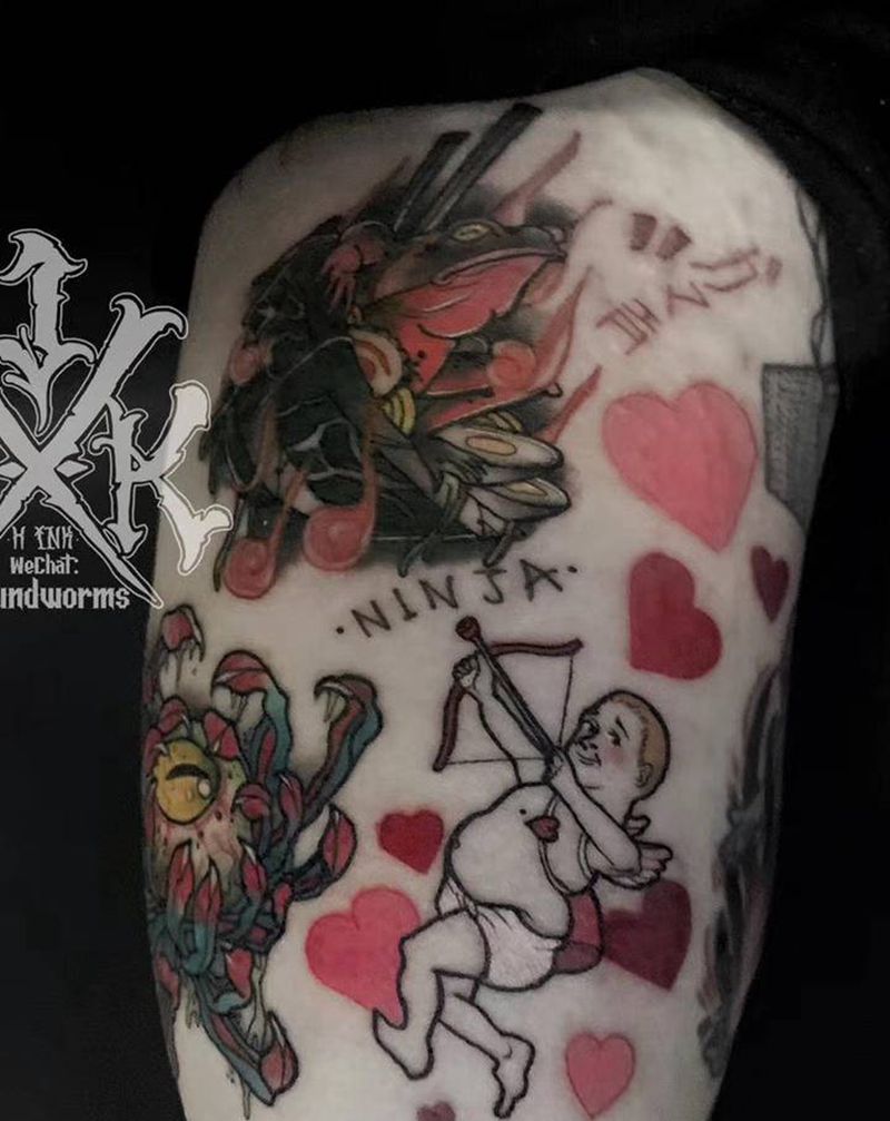 大臂newschool拼接纹身图片_手臂New School丘比特花蛤蟆纹身图案