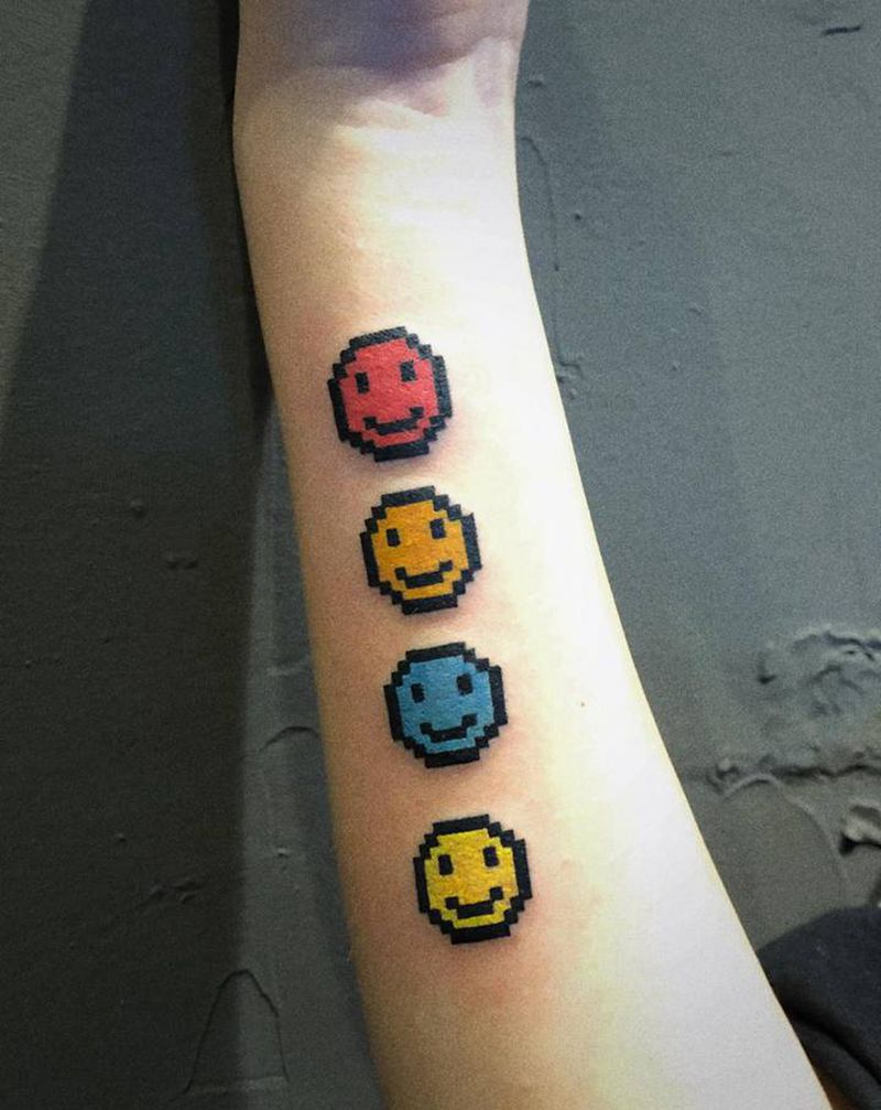 马赛克笑脸纹身图片_手臂New School马赛克纹身图案