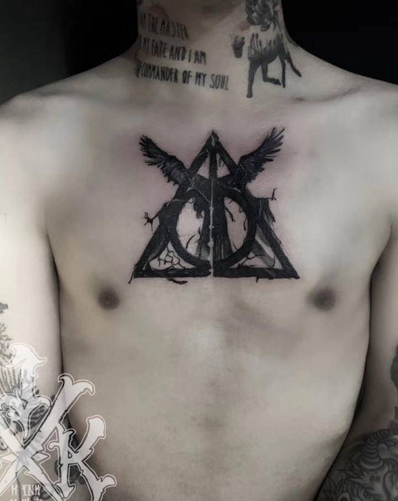 胸口 炽天使路西法上帝之眼纹身图片_胸部水墨几何恶魔路西法上帝之眼纹身图案