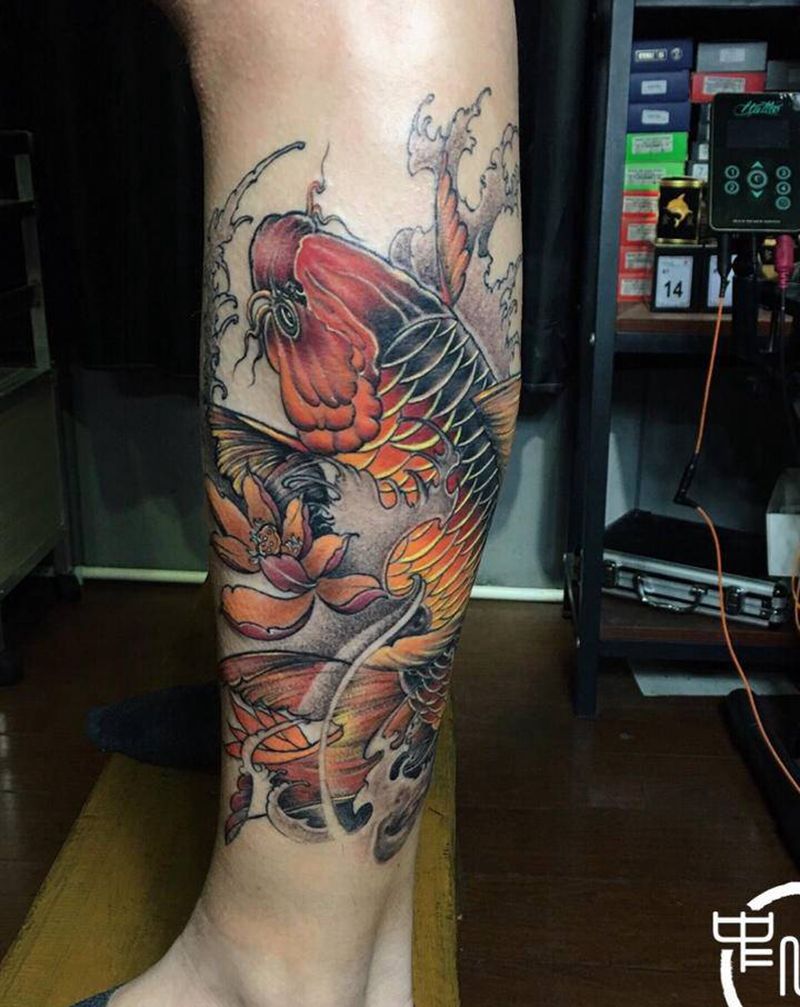 彩鲤纹身图片_腿部纹身图案