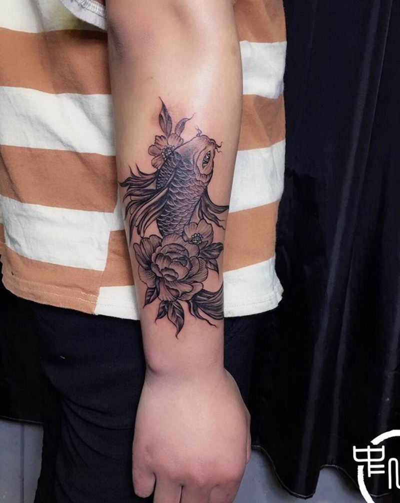 鱼纹身图片_手臂纹身图案