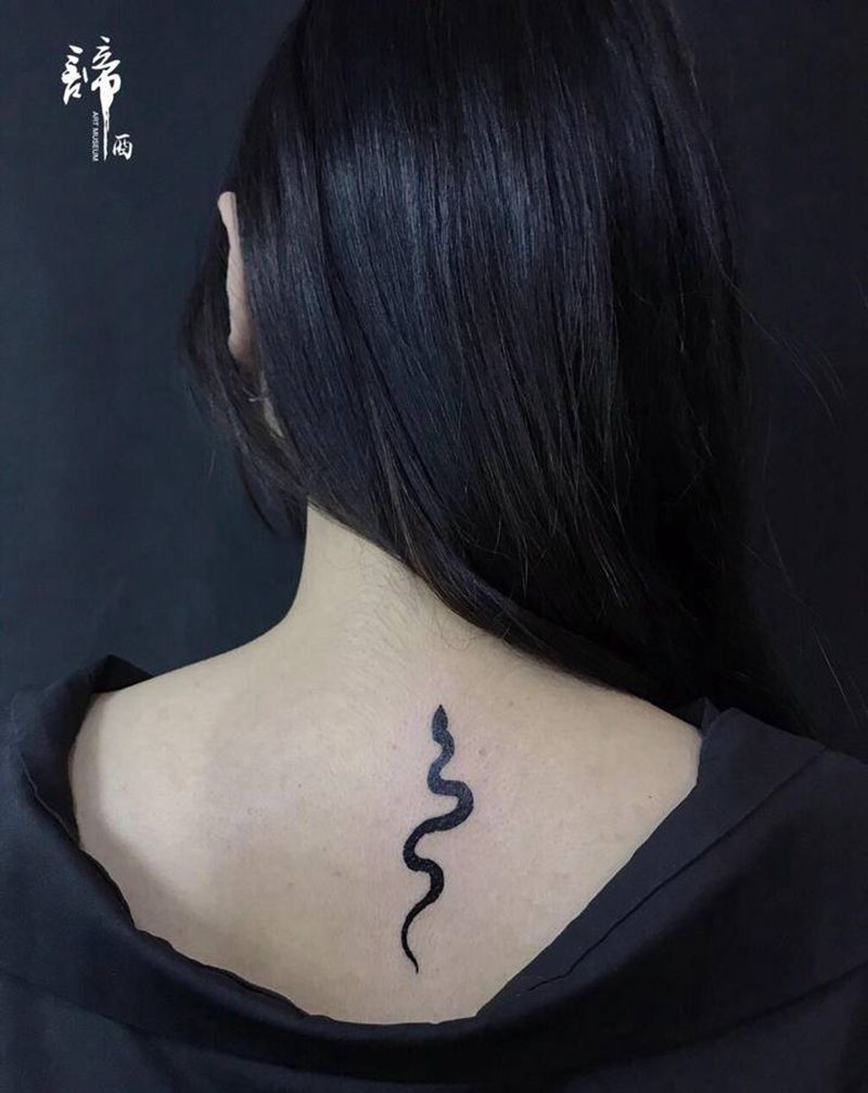 蛇纹身图片_背部Old SchoolNew School纹身图案