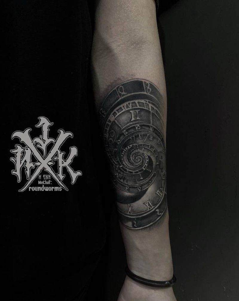 小臂 写实 经典罗马钟纹身图片_手臂欧美写实罗马钟表盘钟表纹身图案