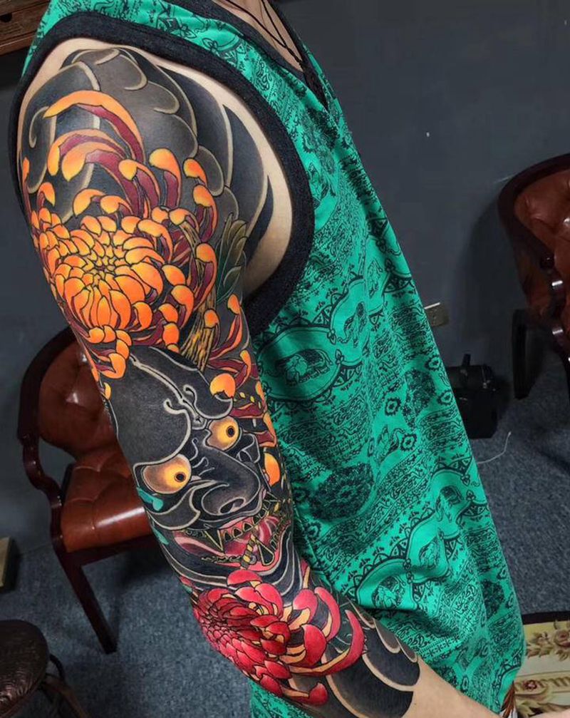 老传统菊花般若七分袖纹身图片_手臂老传统纹身图案