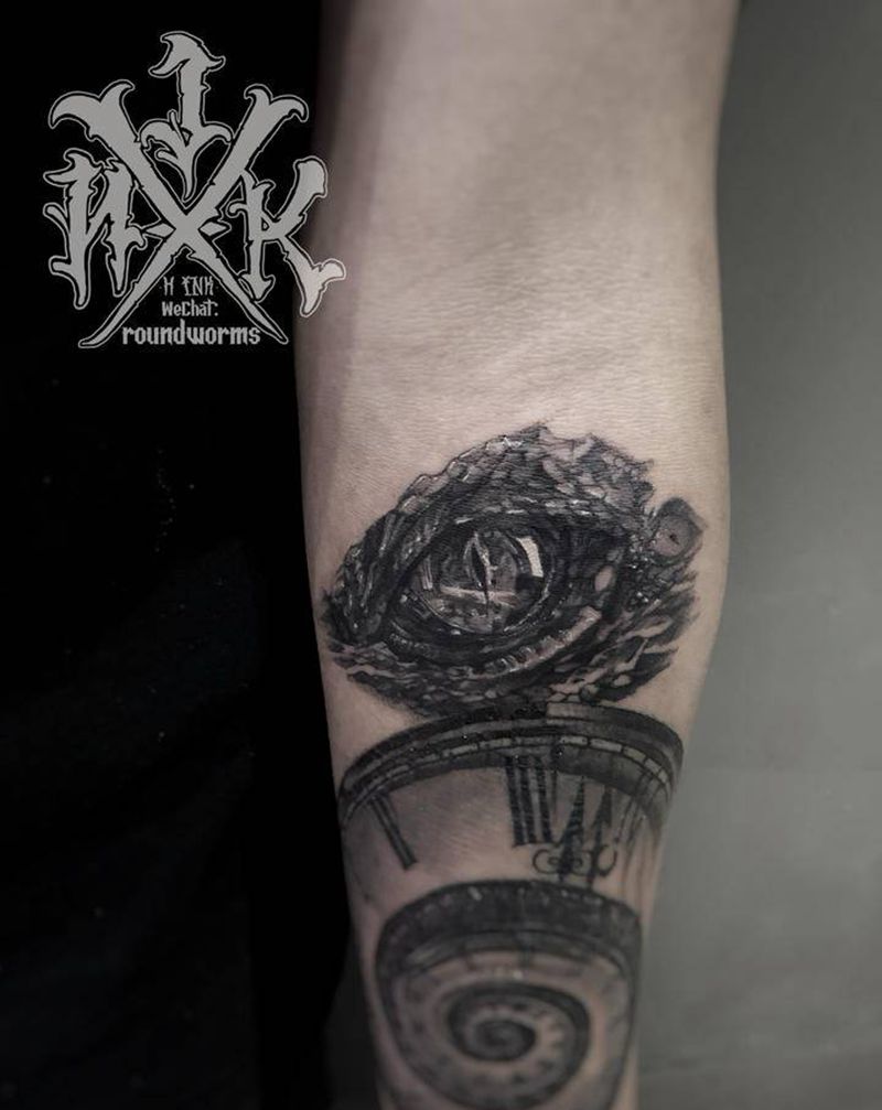 小臂 暗黑写实 龙眼纹身图片_手臂欧美写实龙眼兽瞳眼睛纹身图案