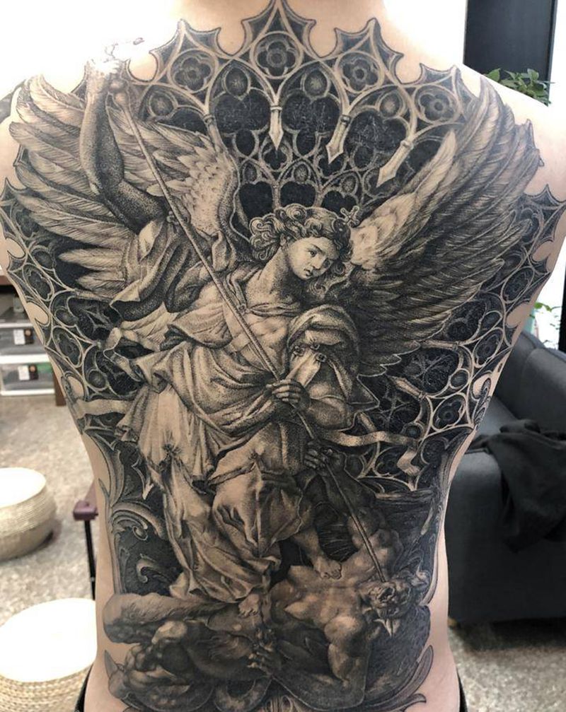 狩猎恶魔完成纹身图片_背部欧美写实点刺纹身图案