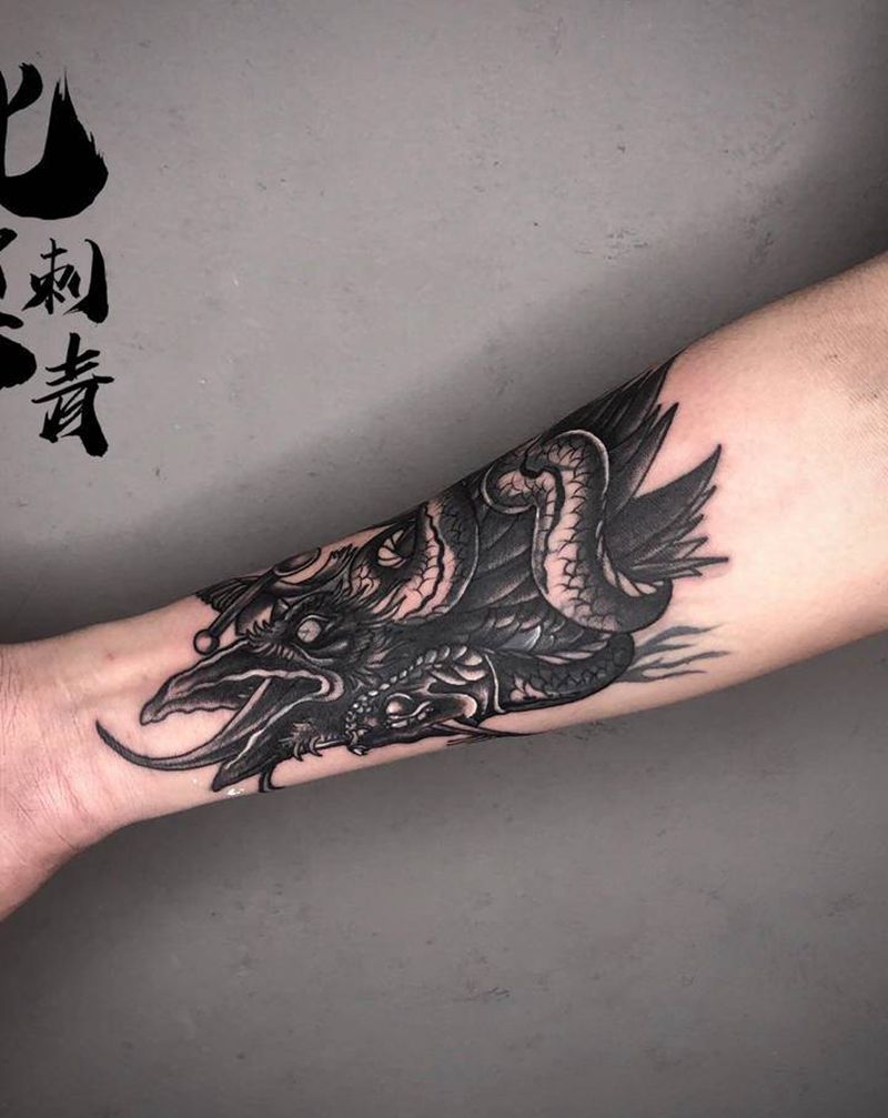 黑乌鸦遮盖纹身图片_手臂Old School纹身图案