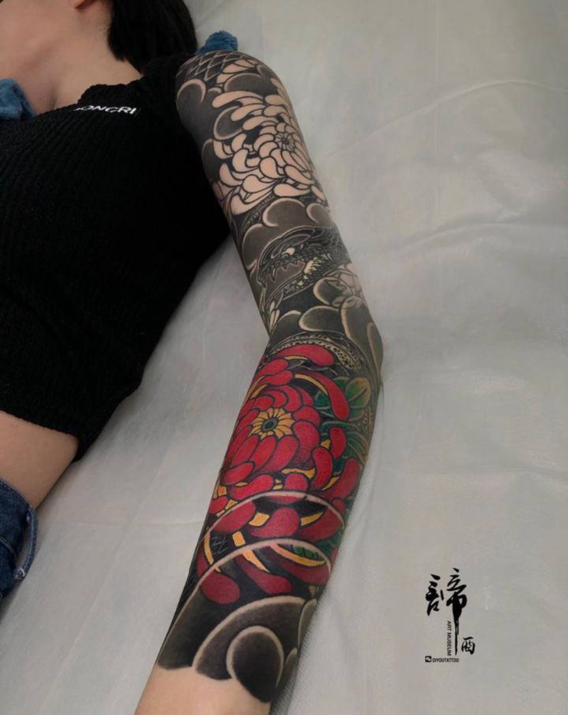 老传统花臂菊花蛇进度80%…纹身图片_手臂老传统纹身图案