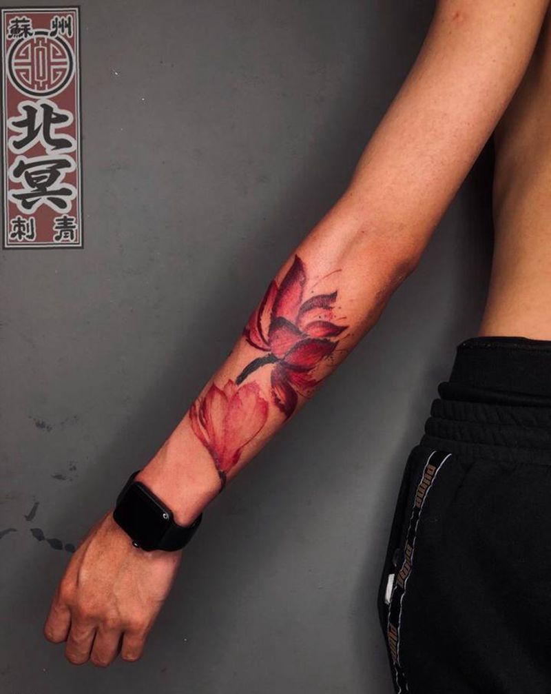 小臂荷花纹身图片_手臂水墨纹身图案