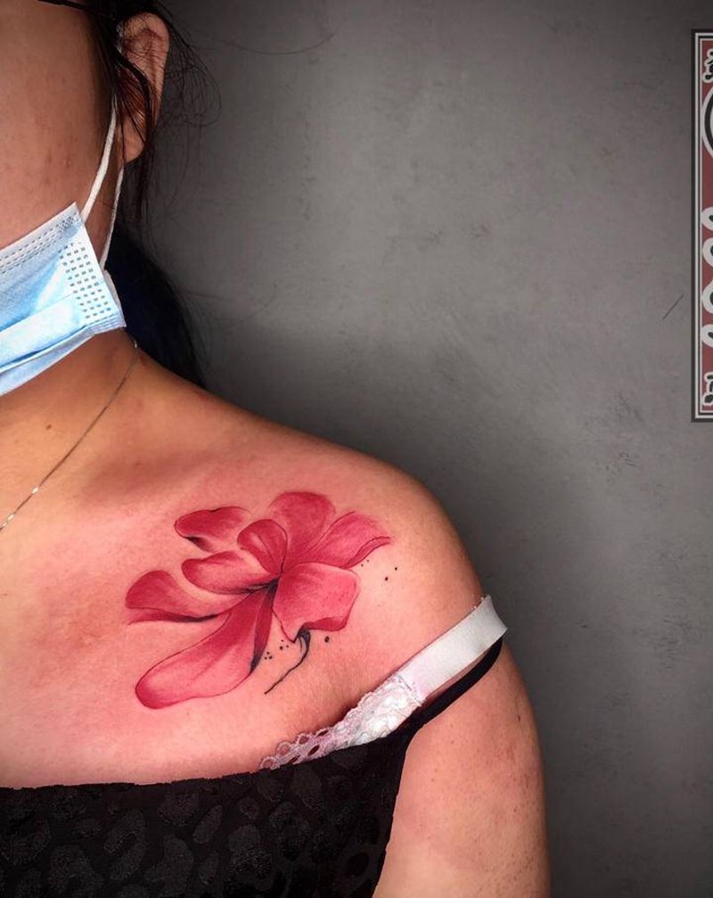 水墨花纹身图片_胸部水墨纹身图案