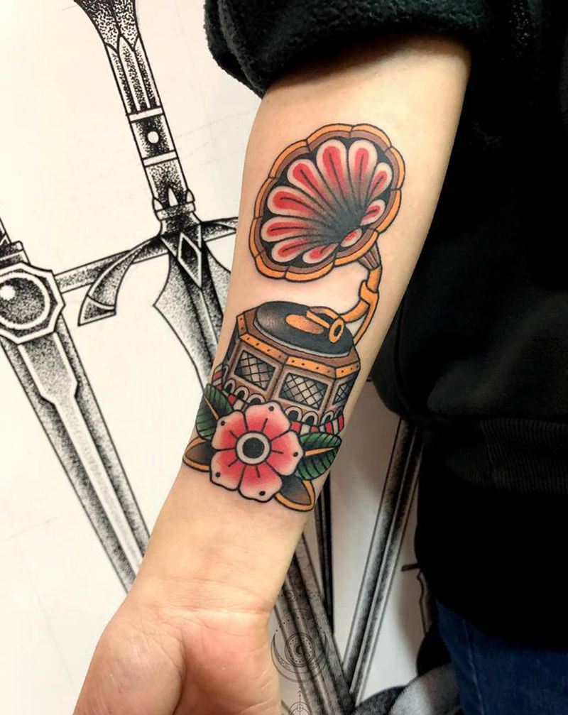 复古留声机纹身图片_手臂Old School纹身图案